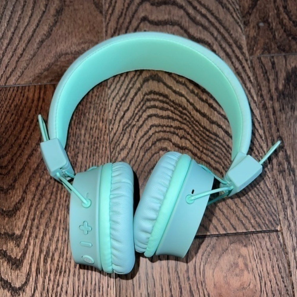 Wireless re chargable headphones